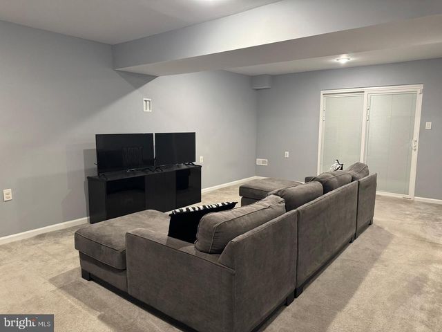 9018 HOLLY AVE, Waldorf, MD 20601