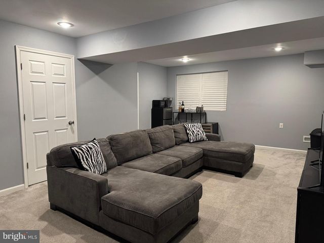 9018 HOLLY AVE, Waldorf, MD 20601