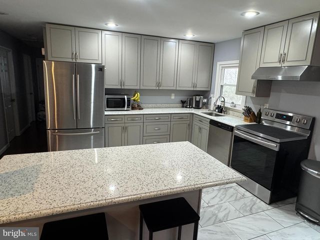 9018 HOLLY AVE, Waldorf, MD 20601