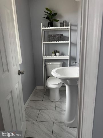 9018 HOLLY AVE, Waldorf, MD 20601