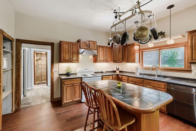 1647 Ames Avenue, Saint Paul, MN 55106