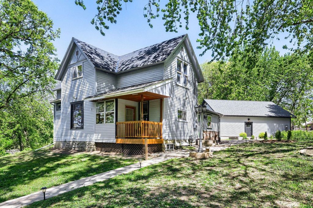 1647 Ames Avenue, Saint Paul, MN 55106