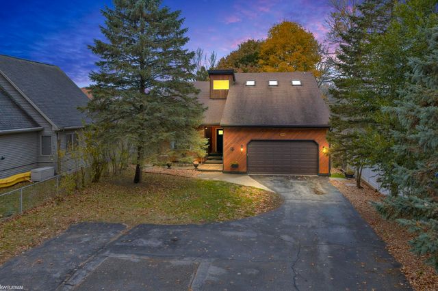 3419 Riverside Drive, Port Huron, MI 48060