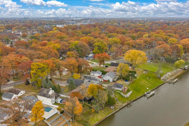 3419 Riverside Drive, Port Huron, MI 48060