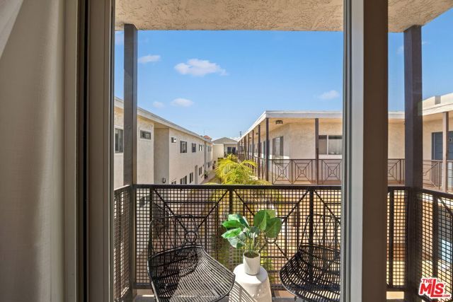 2721 2nd Street 205, Santa Monica, CA 90405