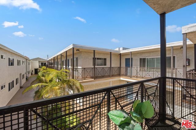 2721 2nd Street 205, Santa Monica, CA 90405