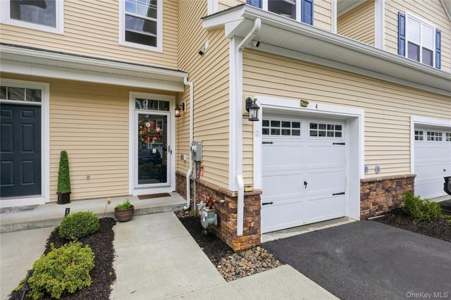 4 Woodrose Court, Middletown, NY 10940
