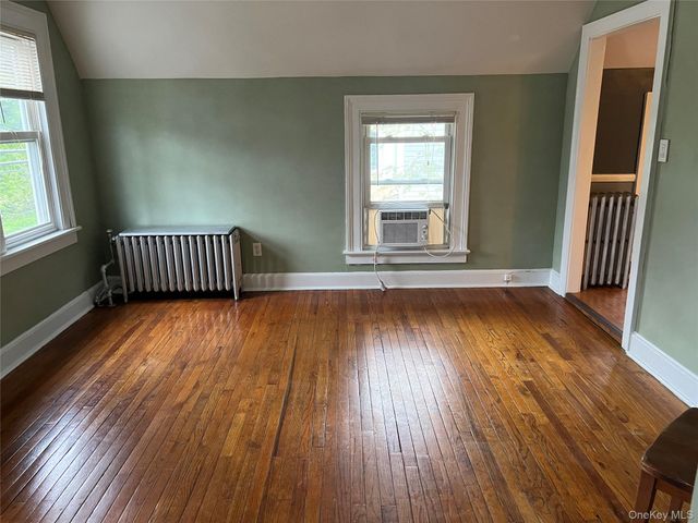 140 12th Avenue 2, Sea Cliff, NY 11579