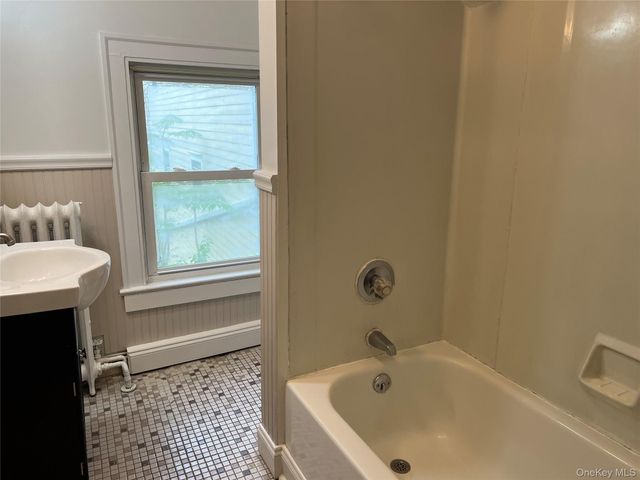 140 12th Avenue 2, Sea Cliff, NY 11579