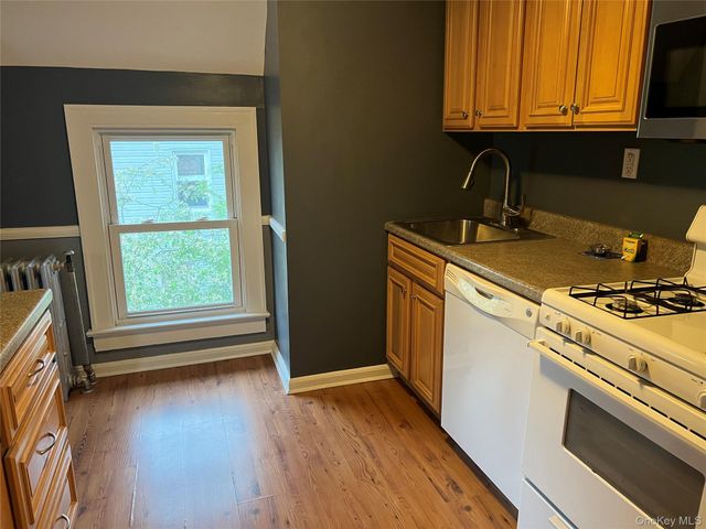 140 12th Avenue 2, Sea Cliff, NY 11579