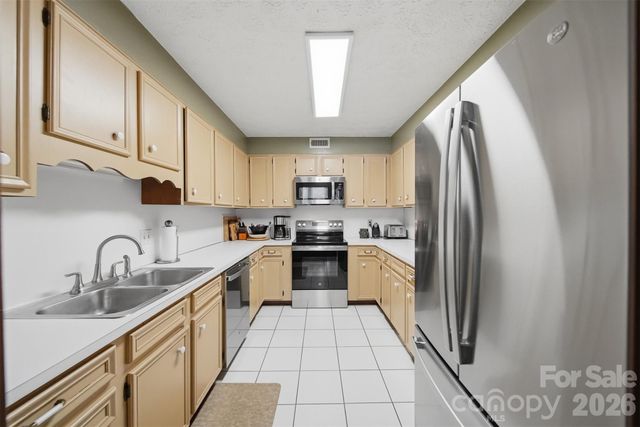 1330 5th Street NE 83, Hickory, NC 28601