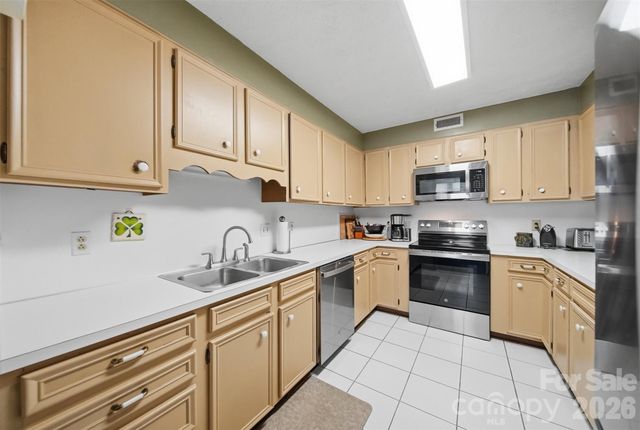 1330 5th Street NE 83, Hickory, NC 28601