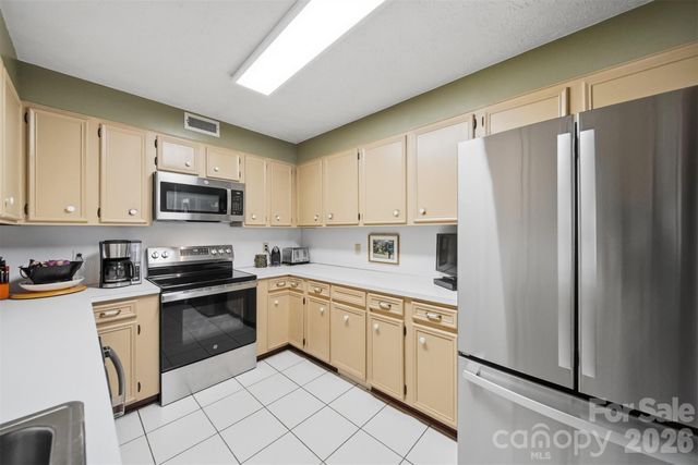 1330 5th Street NE 83, Hickory, NC 28601