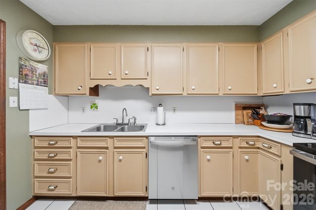 1330 5th Street NE 83, Hickory, NC 28601