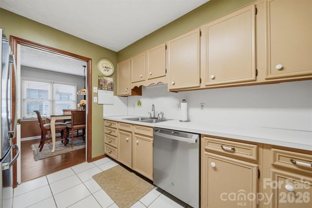 1330 5th Street NE 83, Hickory, NC 28601