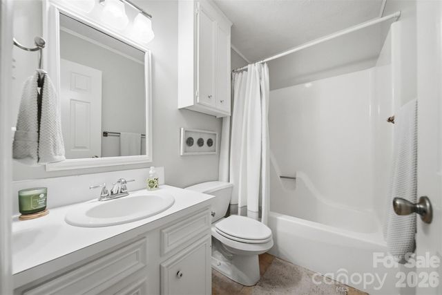 1330 5th Street NE 83, Hickory, NC 28601