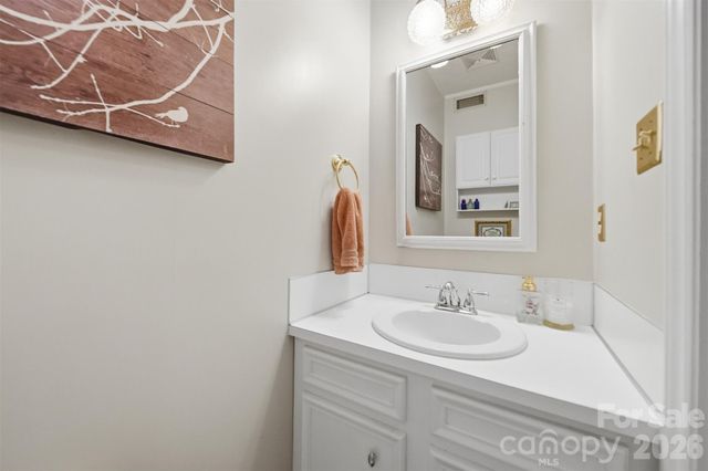 1330 5th Street NE 83, Hickory, NC 28601