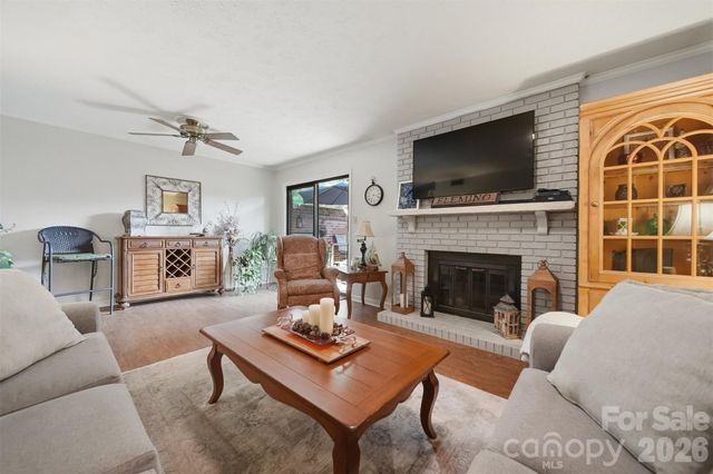 1330 5th Street NE 83, Hickory, NC 28601