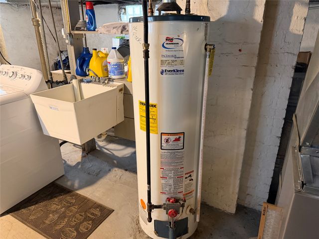 1047 W 7TH Street, Erie, PA 16502