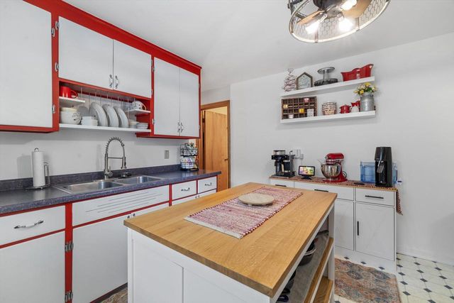 2109 Monroe AVENUE, Racine, WI 53405