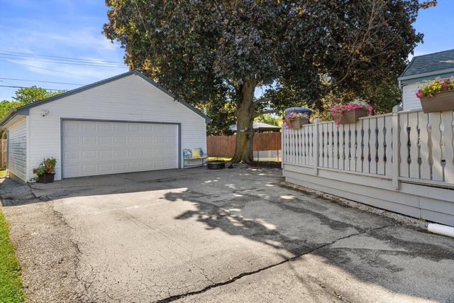 2109 Monroe AVENUE, Racine, WI 53405