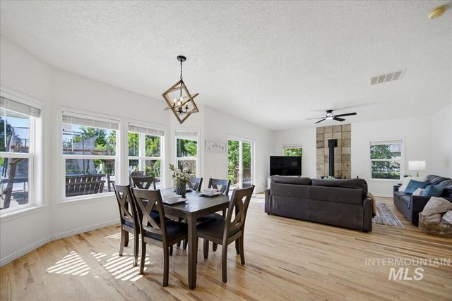 8625 Vic Lane, Middleton, ID 83644