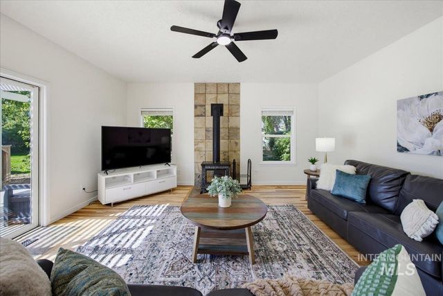 8625 Vic Lane, Middleton, ID 83644