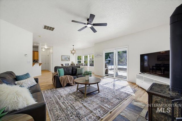 8625 Vic Lane, Middleton, ID 83644
