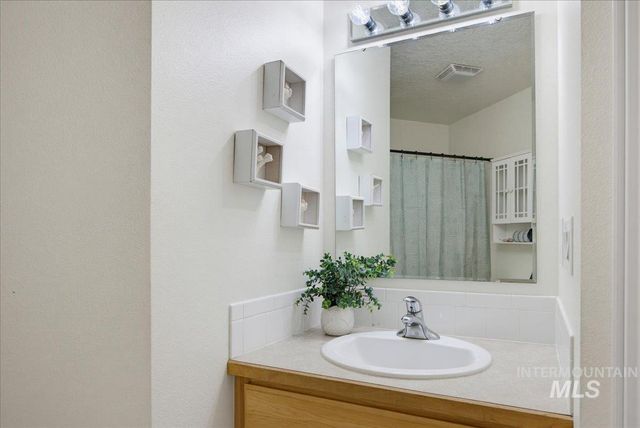8625 Vic Lane, Middleton, ID 83644