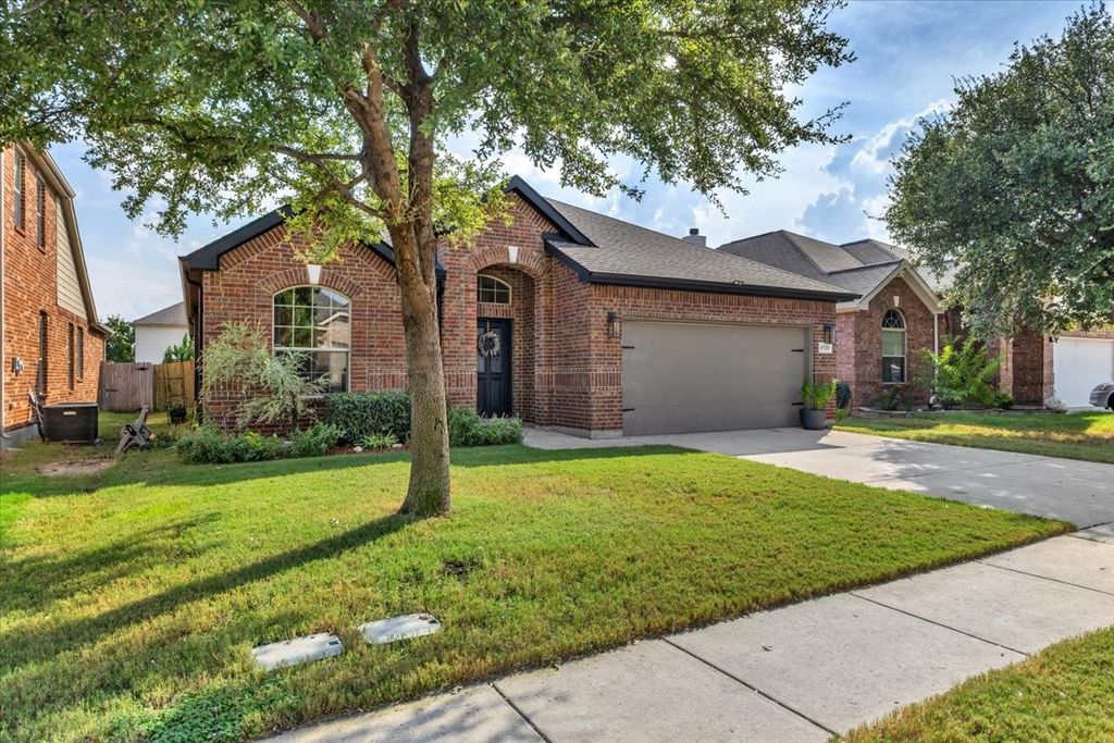 5728 Sapphire Pool Trail, Fort Worth, TX 76244 — exterior