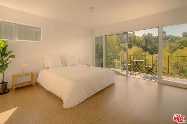 8876 Lookout Mountain Avenue, Los Angeles, CA 90046