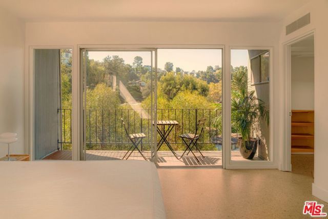 8876 Lookout Mountain Avenue, Los Angeles, CA 90046