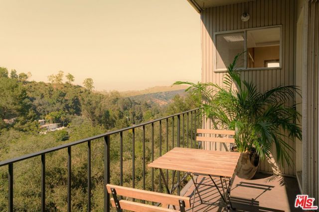 8876 Lookout Mountain Avenue, Los Angeles, CA 90046