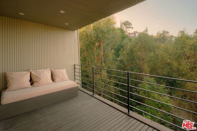 8876 Lookout Mountain Avenue, Los Angeles, CA 90046