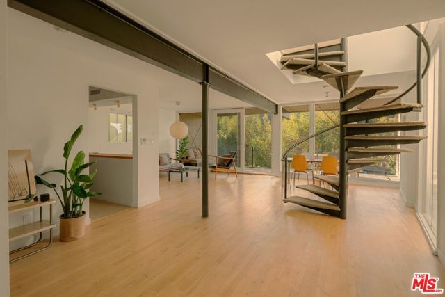 8876 Lookout Mountain Avenue, Los Angeles, CA 90046