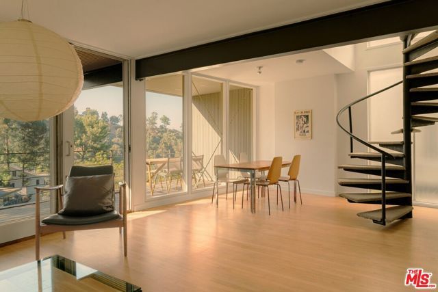 8876 Lookout Mountain Avenue, Los Angeles, CA 90046