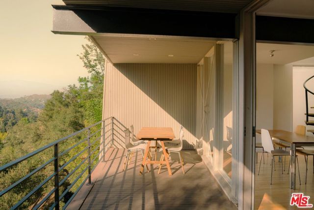 8876 Lookout Mountain Avenue, Los Angeles, CA 90046