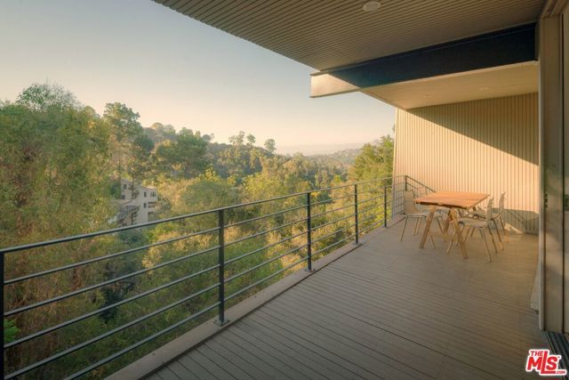 8876 Lookout Mountain Avenue, Los Angeles, CA 90046