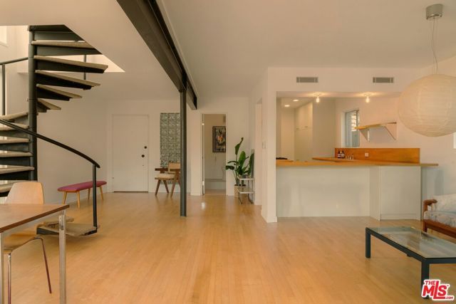 8876 Lookout Mountain Avenue, Los Angeles, CA 90046