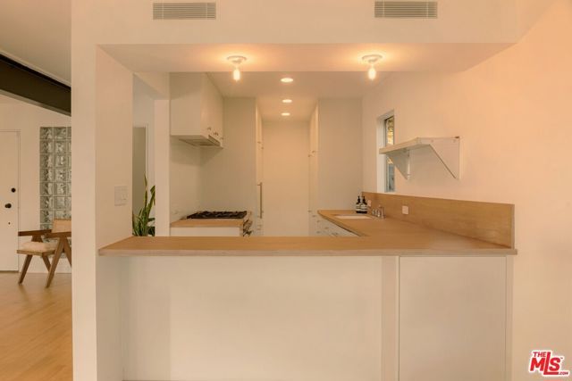 8876 Lookout Mountain Avenue, Los Angeles, CA 90046
