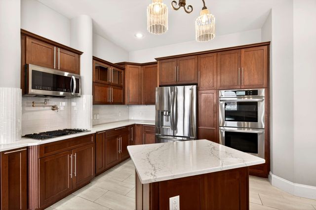 17 Harbor Cove Dr, Old Hickory, TN 37138