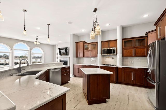 17 Harbor Cove Dr, Old Hickory, TN 37138