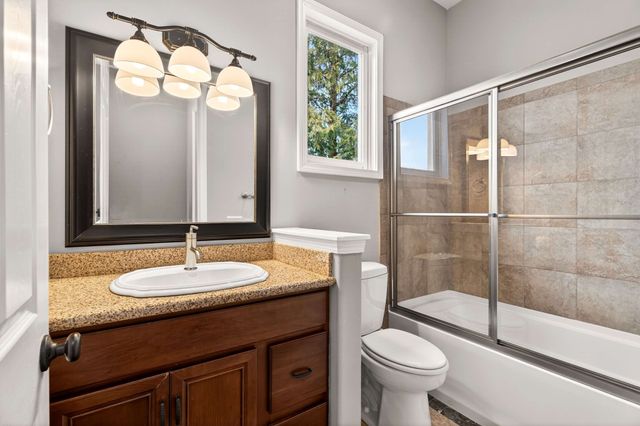 17 Harbor Cove Dr, Old Hickory, TN 37138