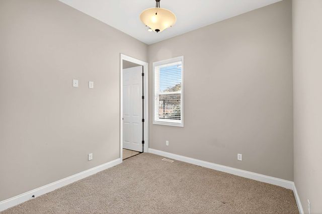 17 Harbor Cove Dr, Old Hickory, TN 37138