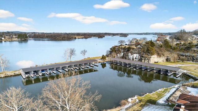 17 Harbor Cove Dr, Old Hickory, TN 37138