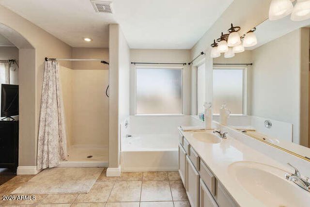 4820 W SHANNON Court, Chandler, AZ 85226