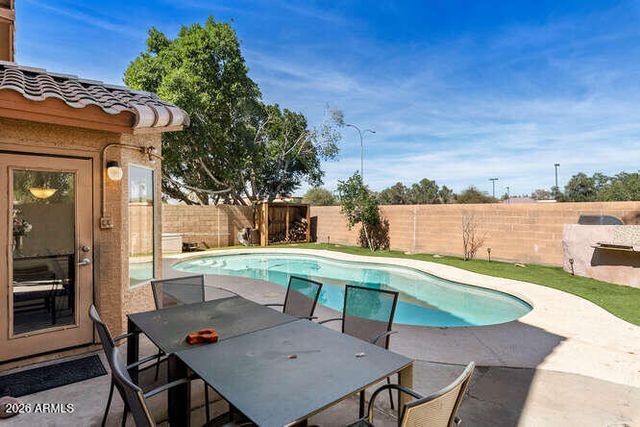 4820 W SHANNON Court, Chandler, AZ 85226