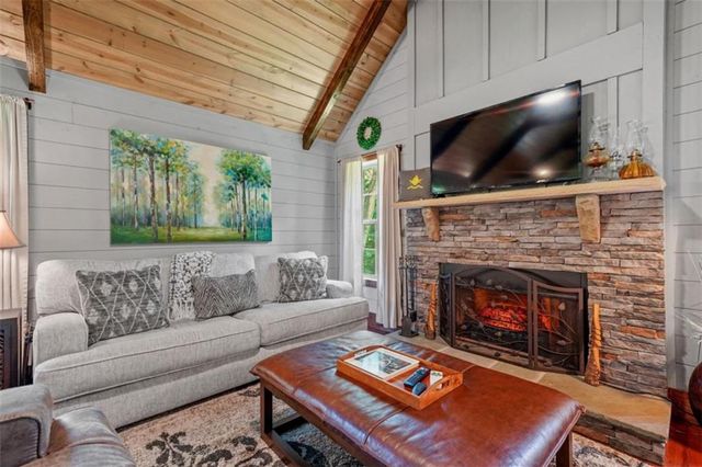 88 Old Vineyard Way, Cleveland, GA 30528