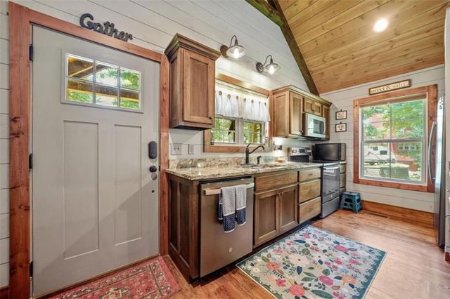 88 Old Vineyard Way, Cleveland, GA 30528