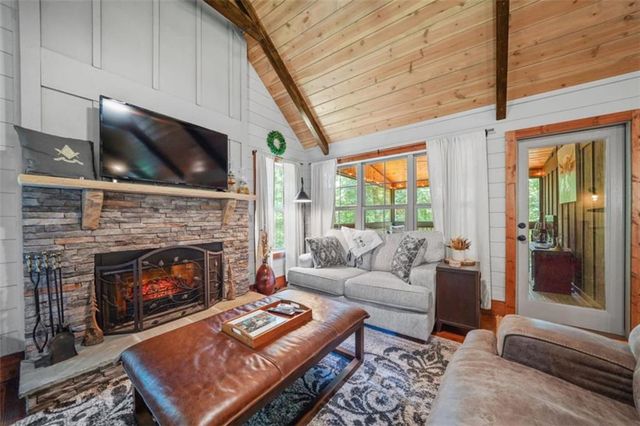 88 Old Vineyard Way, Cleveland, GA 30528